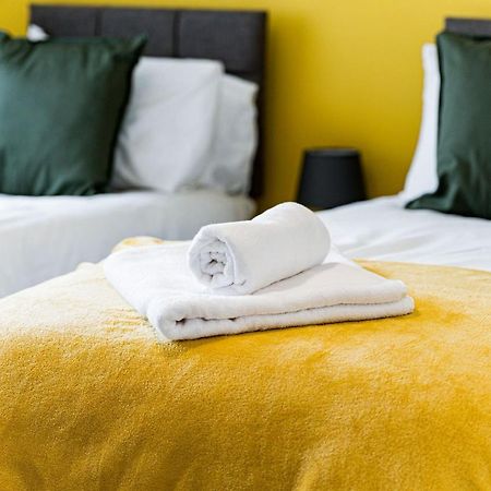 Special Rate For Bookings More Than 7 Nights, Warm Spacious Contractor House Near Liverpool City Centre Sleeps 8 Kitchen & Dining Room, Washing Machine エクステリア 写真