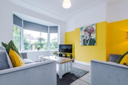 Special Rate For Bookings More Than 7 Nights, Warm Spacious Contractor House Near Liverpool City Centre Sleeps 8 Kitchen & Dining Room, Washing Machine エクステリア 写真