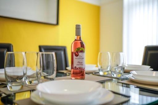 Special Rate For Bookings More Than 7 Nights, Warm Spacious Contractor House Near Liverpool City Centre Sleeps 8 Kitchen & Dining Room, Washing Machine エクステリア 写真